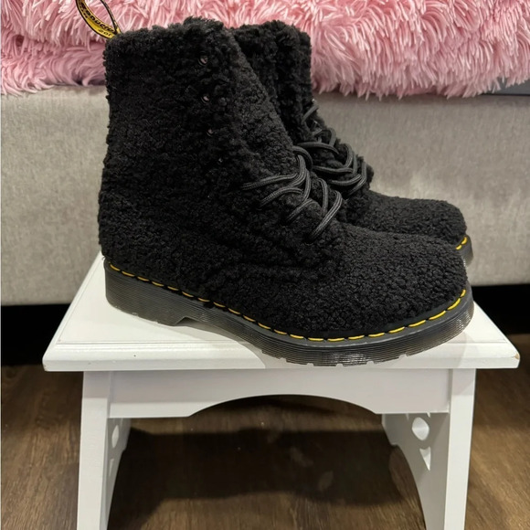 DR MARTENS BLACK 1460 PASCAL
SHEARLING FAUX FUR COMBAT MOTO LACE UP SIZE 8 BOOTS - Picture 7 of 14